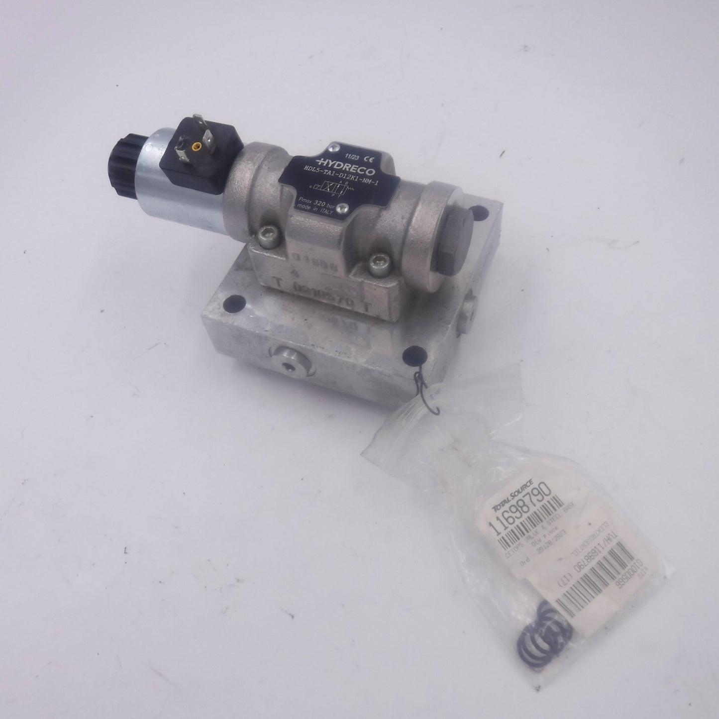 HYDRECO Directional Solenoid HDL5-TA1-D12K1-NM-1 w/Cetops Valve 11698790