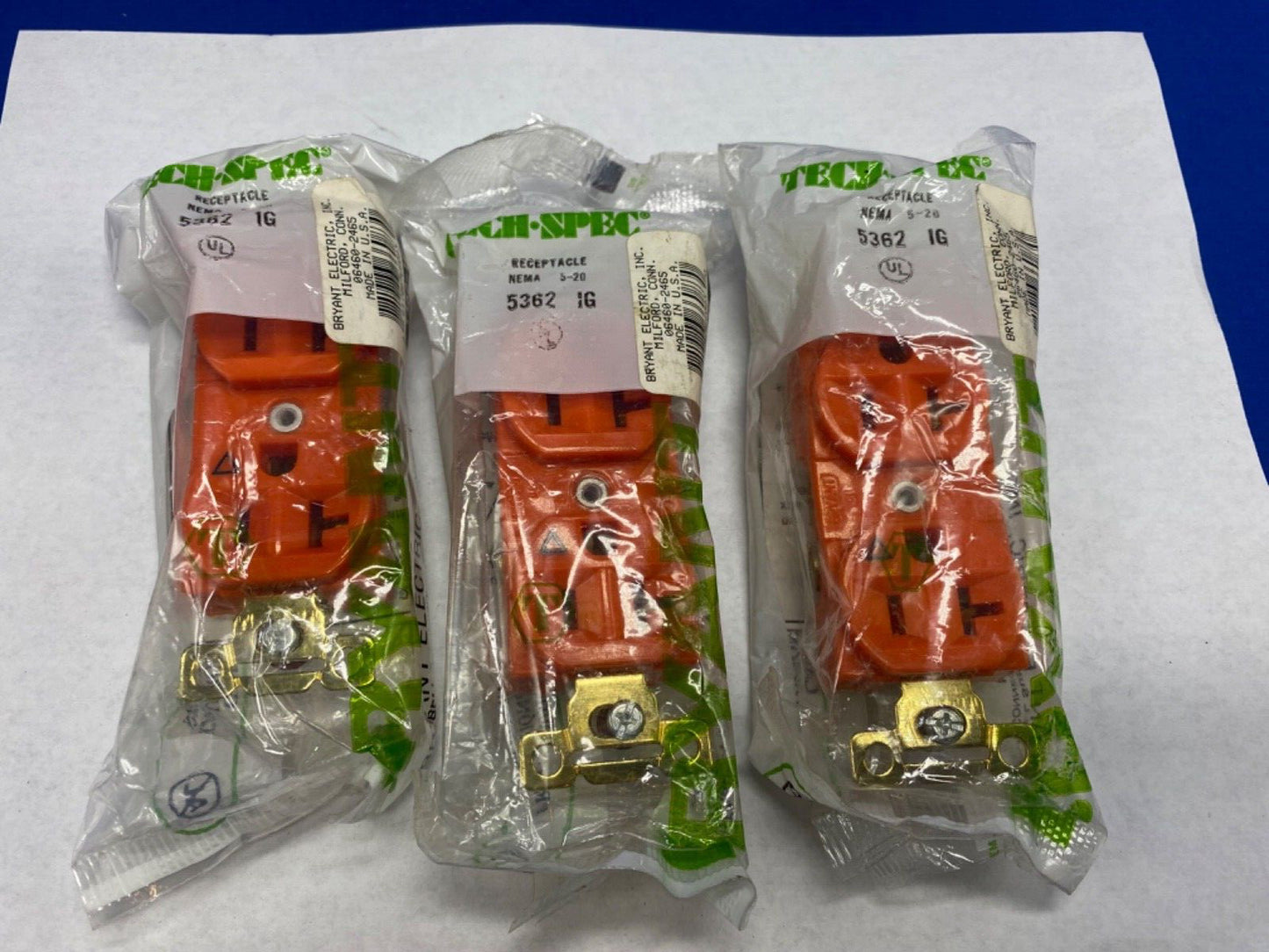 Bryant Electric 5362IG, qty 3 lot, 2 pole-3 wire isolated ground duplex 125vac