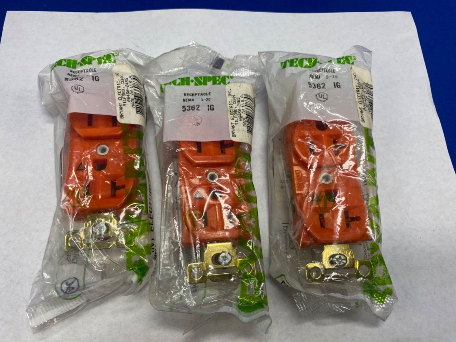 Bryant Electric 5362IG, qty 3 lot, 2 pole-3 wire isolated ground duplex 125vac