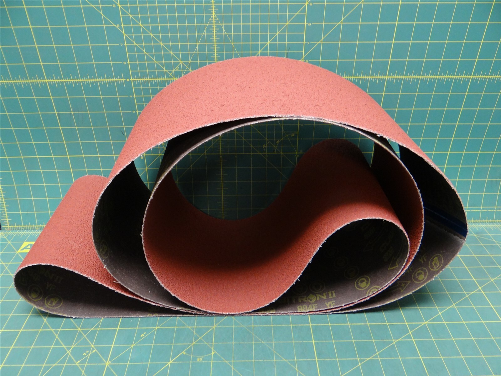 3M™ Cubitron™ II Cloth Belt 984F Size 8 in/po x 132 in/po 60-4402-2817-3