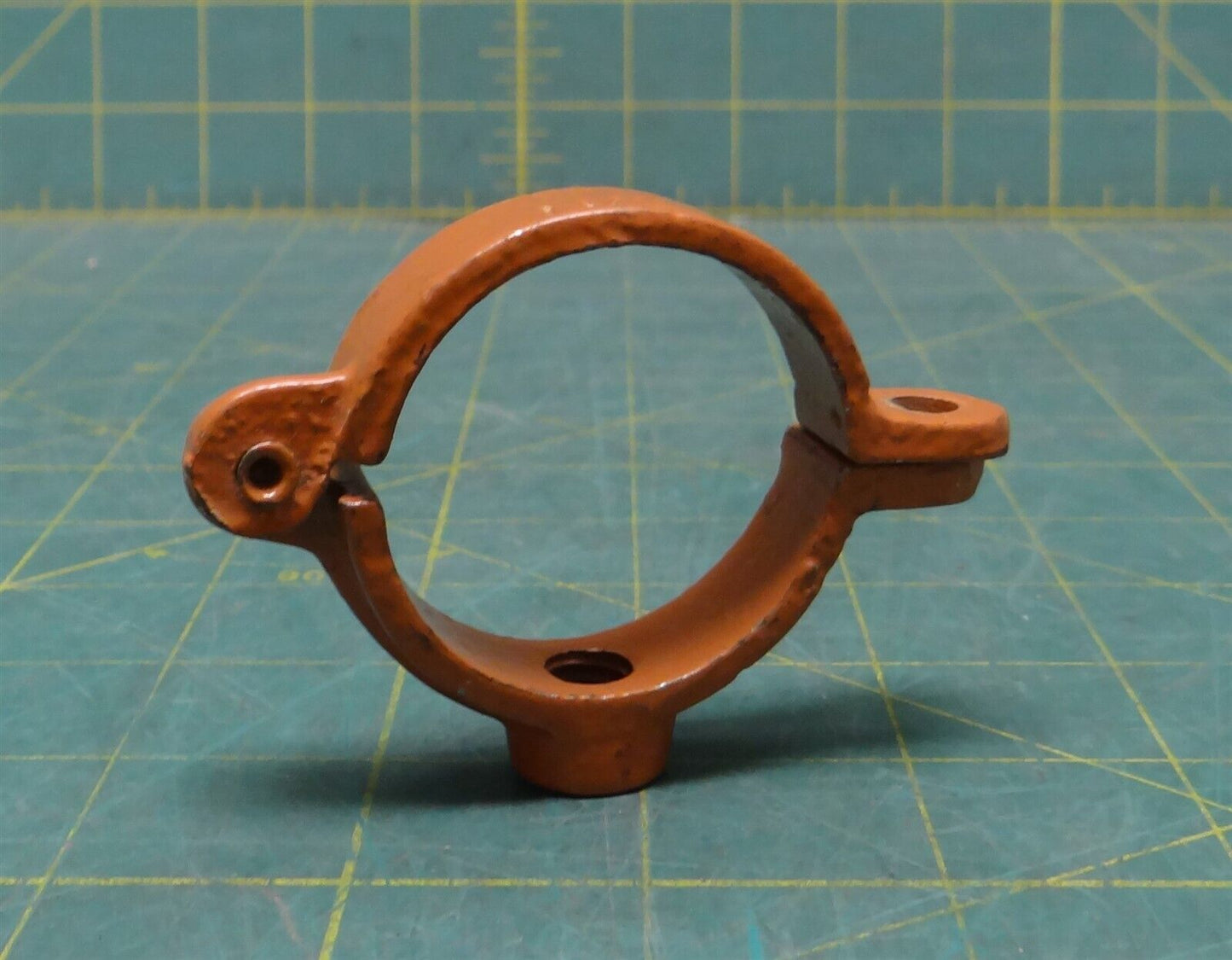 1-1/2" Epoxy Coated Iron Split Ring Hanger, 3/8" Mount Size, 3-1/8" Width
