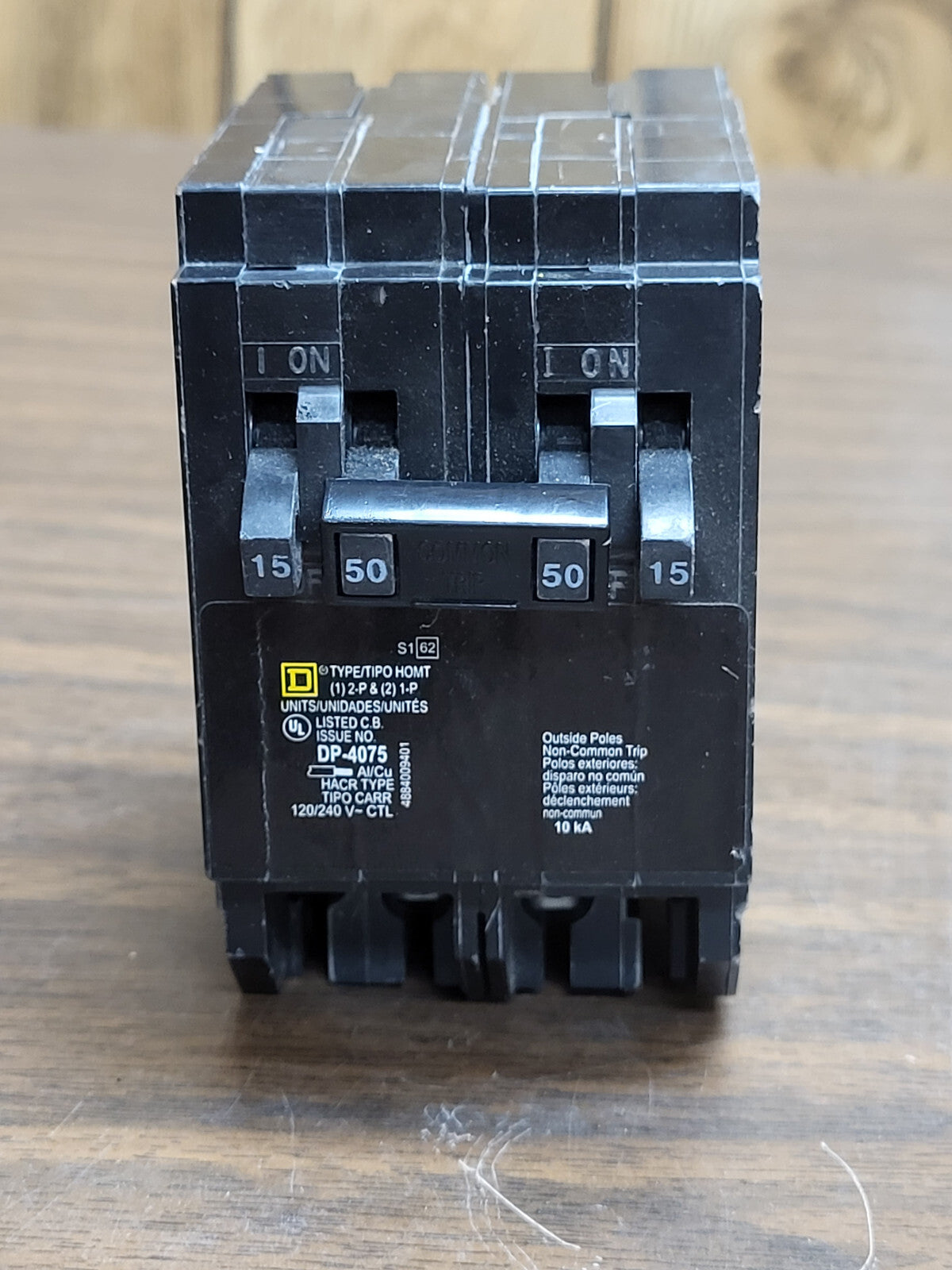 SQUARE D HOMT1515250 2 15 AMP SINGLE POLE 1 50 Amp 2-Pole 120/240V  QUAD BREAKER