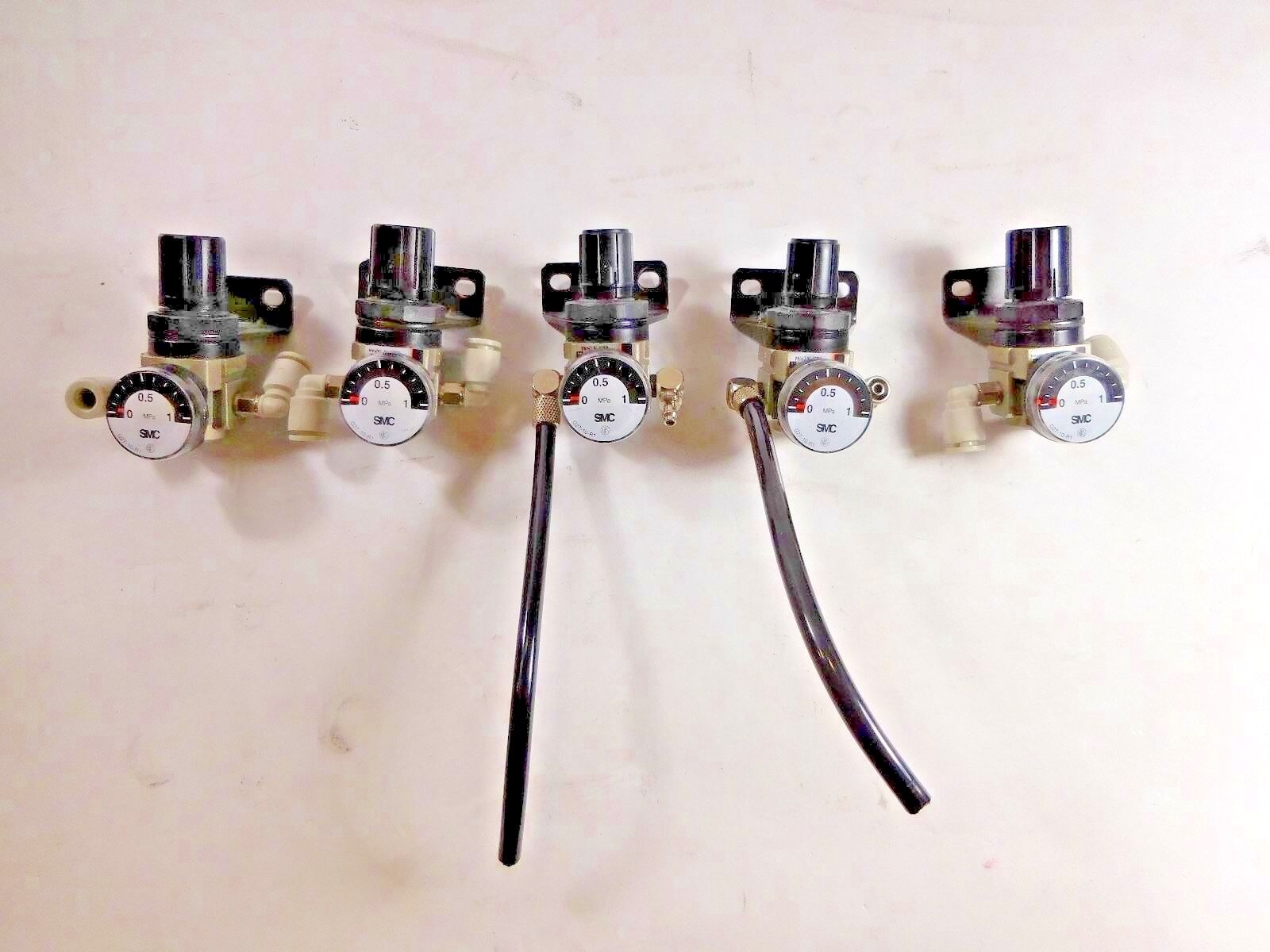 SMC AR10-M5BG, 0.05 - 0.7 MPa And G27-10-R1 Gauge (Set Of 5)