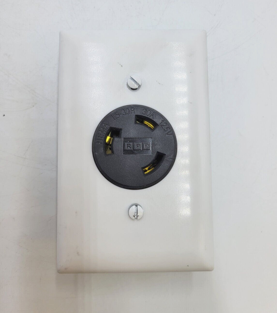Pass & Seymour L5-30R Turnlok Receptacle 30 Amp 125 Volt 2 Pole 3 Wire White