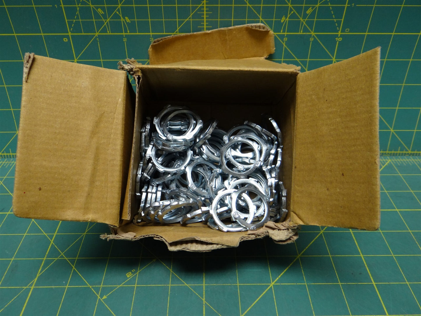 (88) Bridgeport 102-S 3/4" TRADE SIZE CONDUIT LOCKNUT ZINC PLATED STEEL THREADED