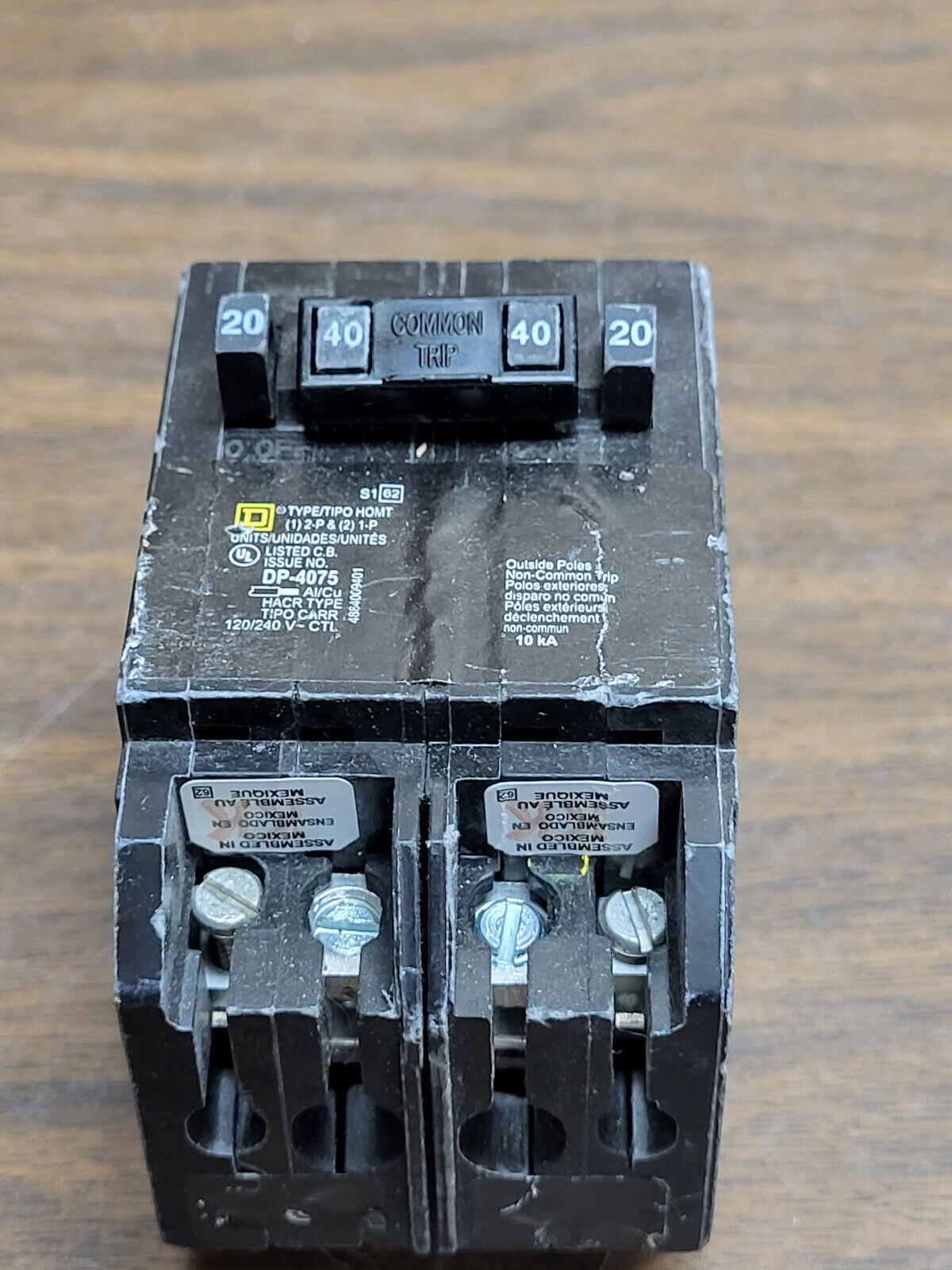 SQUARE D HOMT2020240 BREAKER QUAD 1-40A 2 POLE 2-20AMP 1 POLE 240VOLT NEW