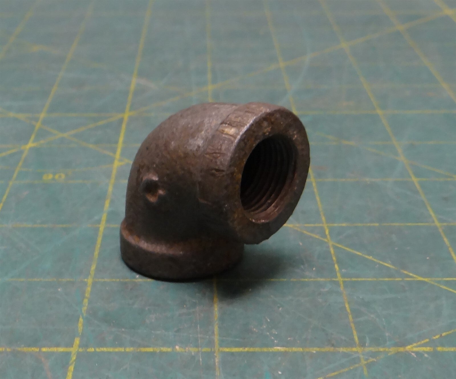 3/8" NPT Female Black Malleable Iron 90° Elbow, 1-1/2" Length, 1-1/2" Height