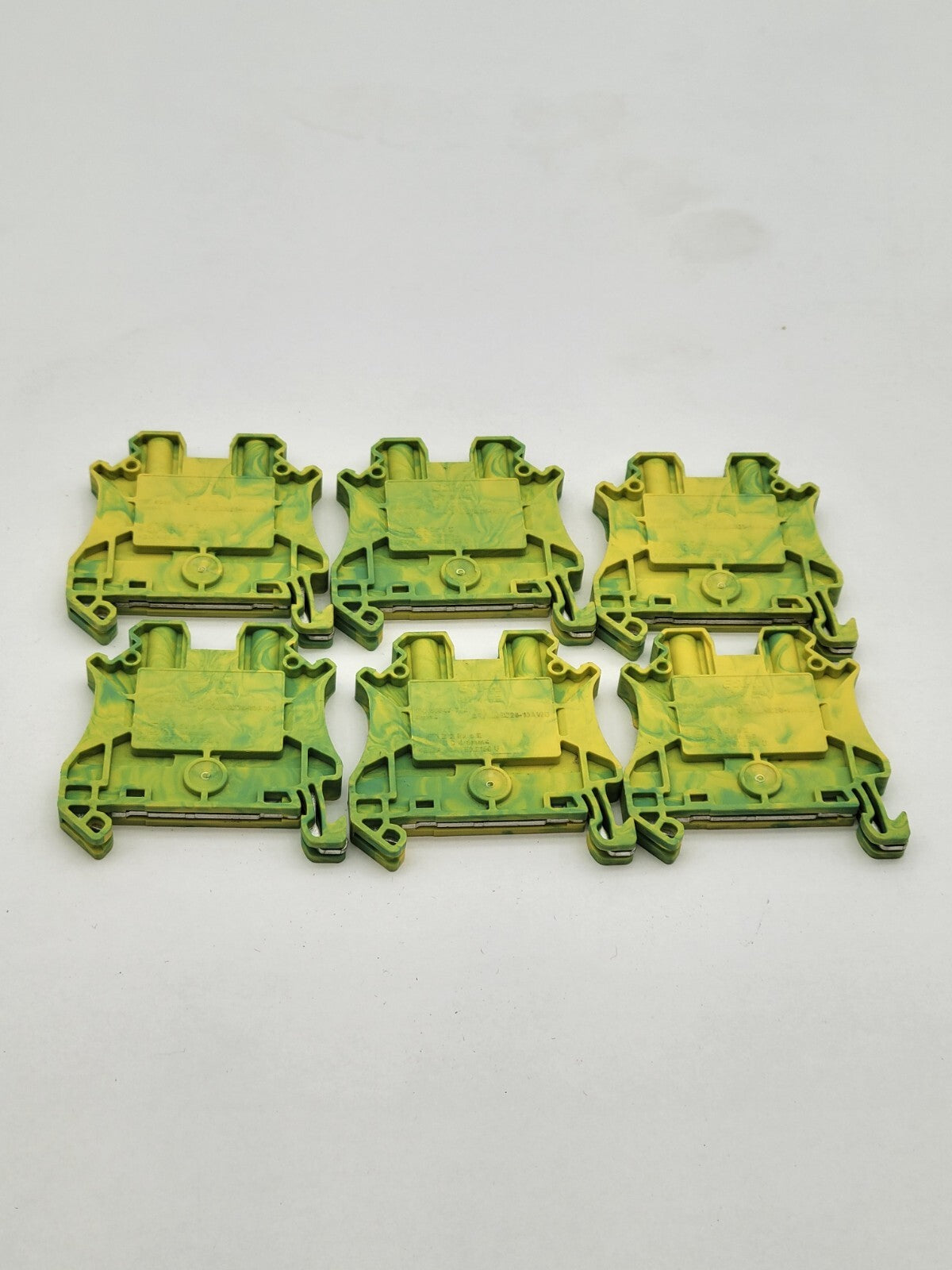 Lot of 6 Eaton UT-4-PE Terminal Block Screw Connection 26-10 AWG Green & Yellow