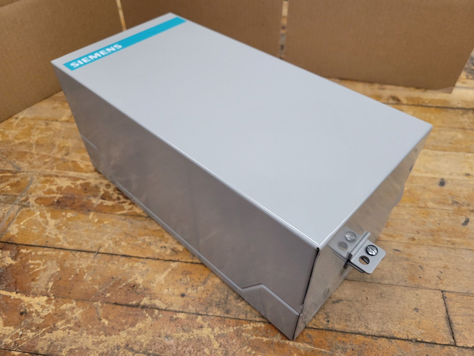 Siemens ENC1F46 8 Pole Lighting Contactor Enclosure Only Gray NEMA Type 1 Indoor