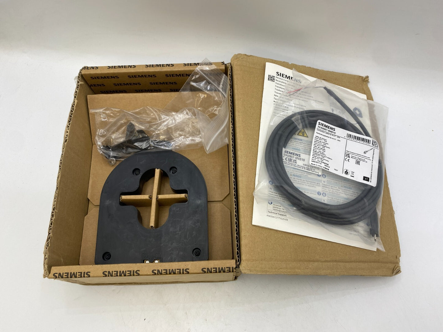 Siemens 3VA9377-0NA10 External Sensor Neutral Current Transformer 400/600A Black
