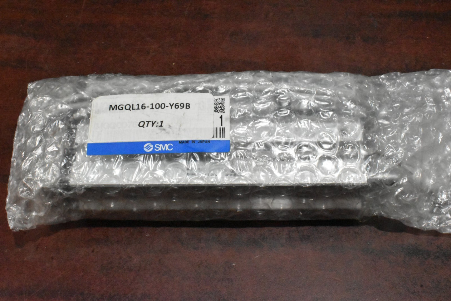 SMC MGQL16-100-Y69B Ball Bearing Guided Cylinder New