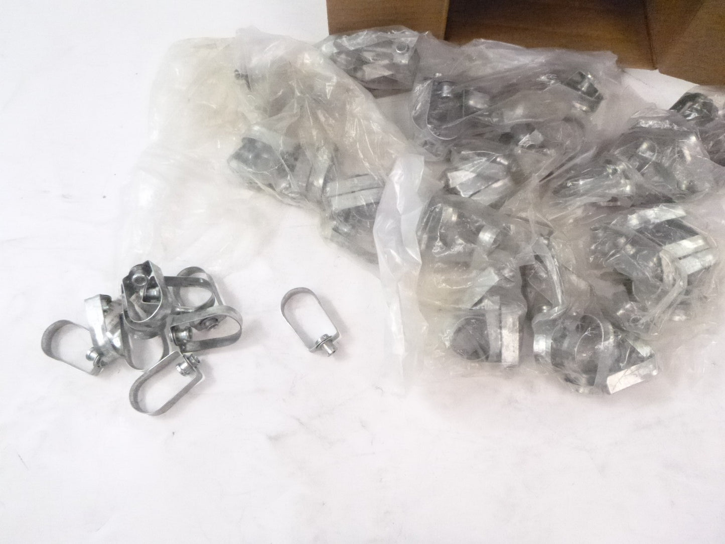 100 Pack 1" Galvanized Swivel Ring Hangers