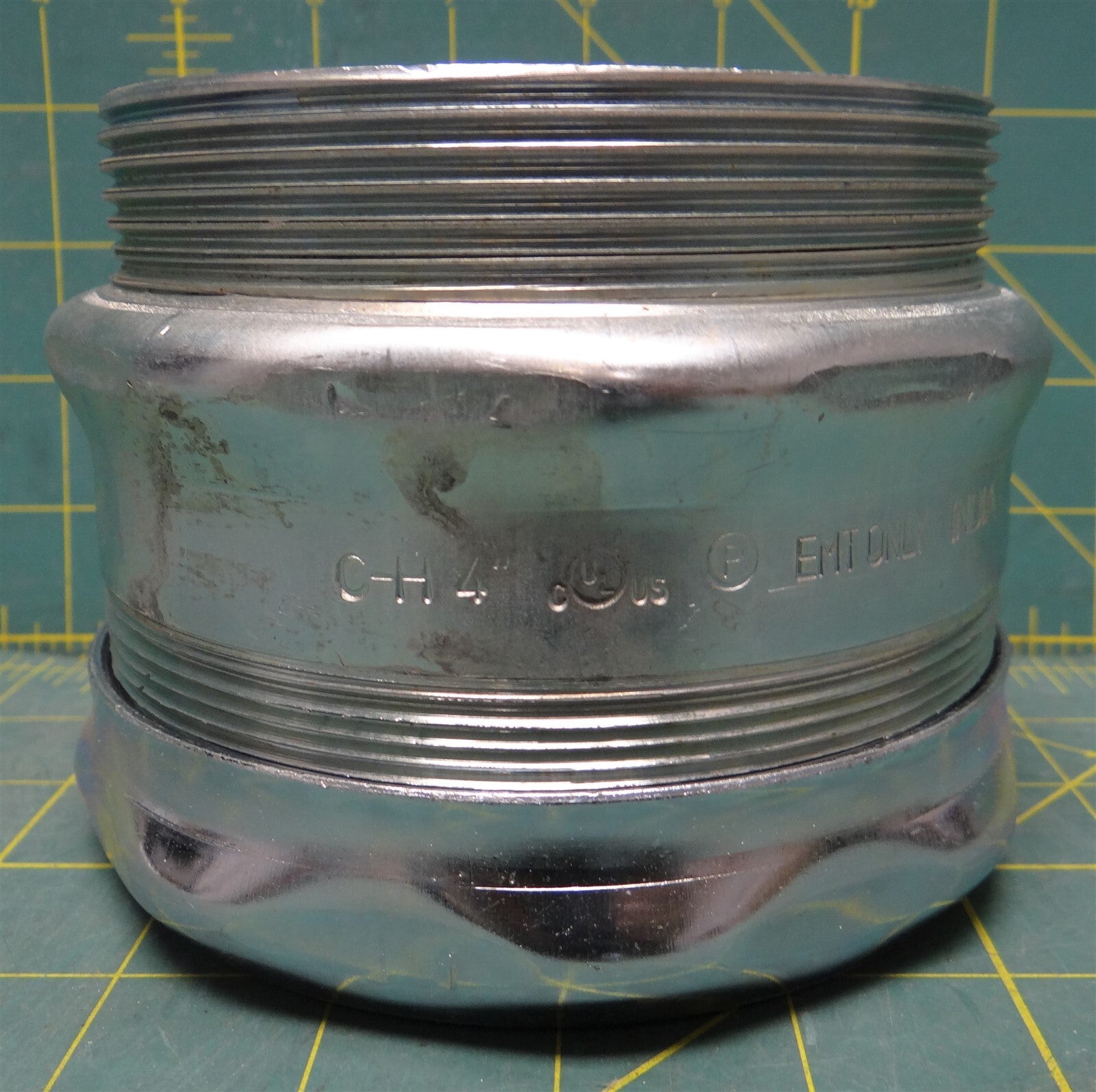 Cooper Crouse Hinds 4" Compression Type Box Connector for Thin Wall Conduit #659