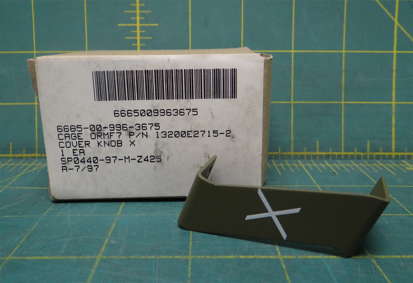 Cecom LR Center 13200E2715-2 Cover Knob 2-1/2" x 3/4" x 1-1/2" 6665-00-996-3675