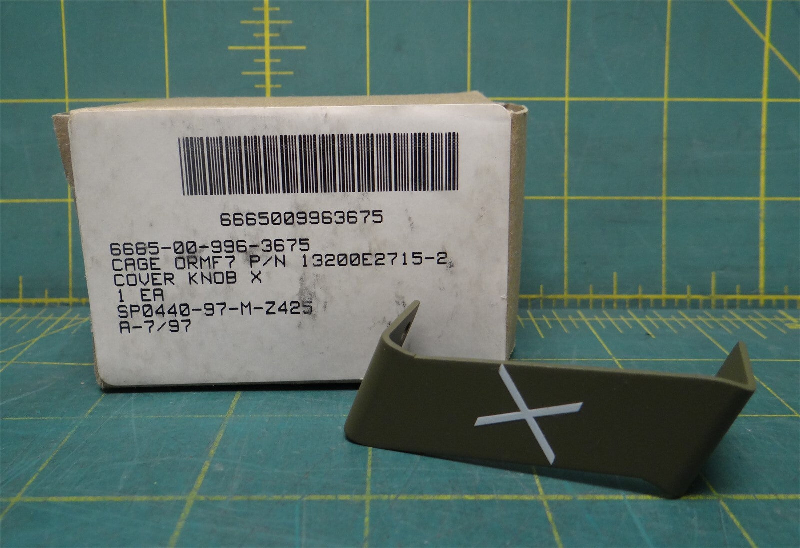 Cecom LR Center 13200E2715-2 Cover Knob 2-1/2" x 3/4" x 1-1/2" 6665-00-996-3675