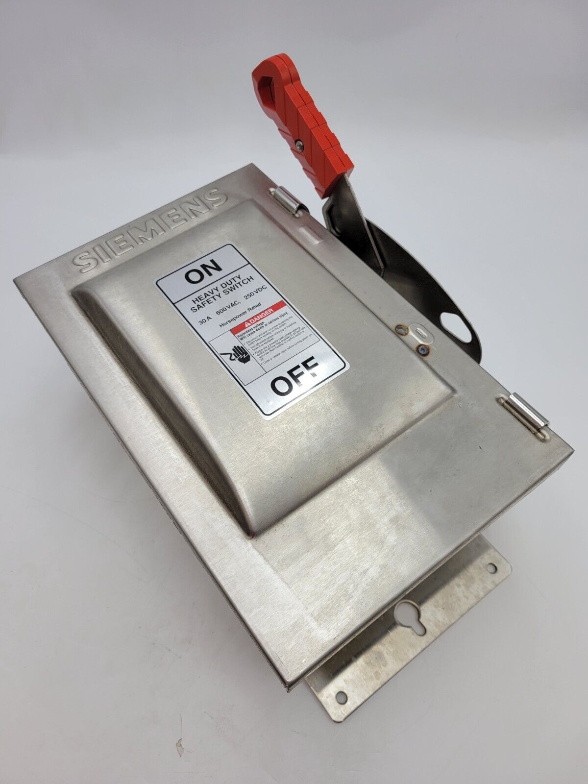 Siemens HNF361SS Non-Fusible Disconnect Switch 30A 600VAC 250VDC 3P NEMA 4, 4X