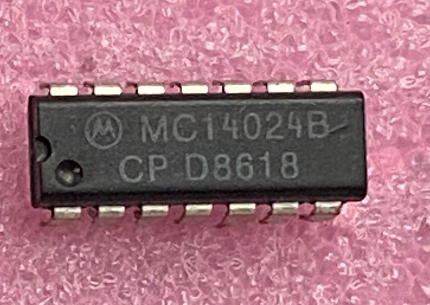 Motorola MC14024BCP 7-stage ripple counter Integrated Circuit