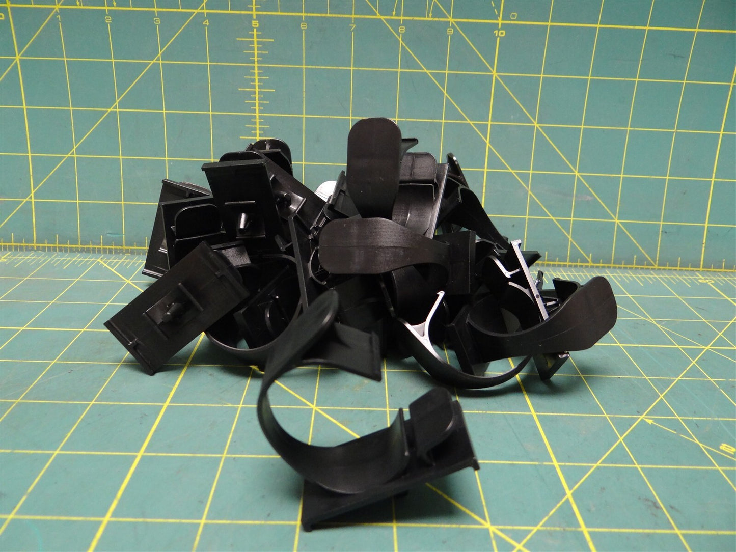 (Qty: 22) Panduit 1" Cable Push Mounting Wire Nylon Clip LWC100-H25-L20 Black