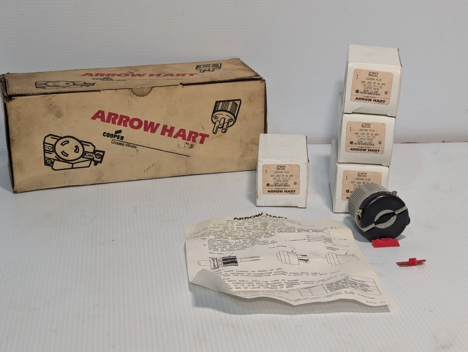 Lot of 4 NEW Arrow Hart 6202 Locking Plugs, 20A, 125V