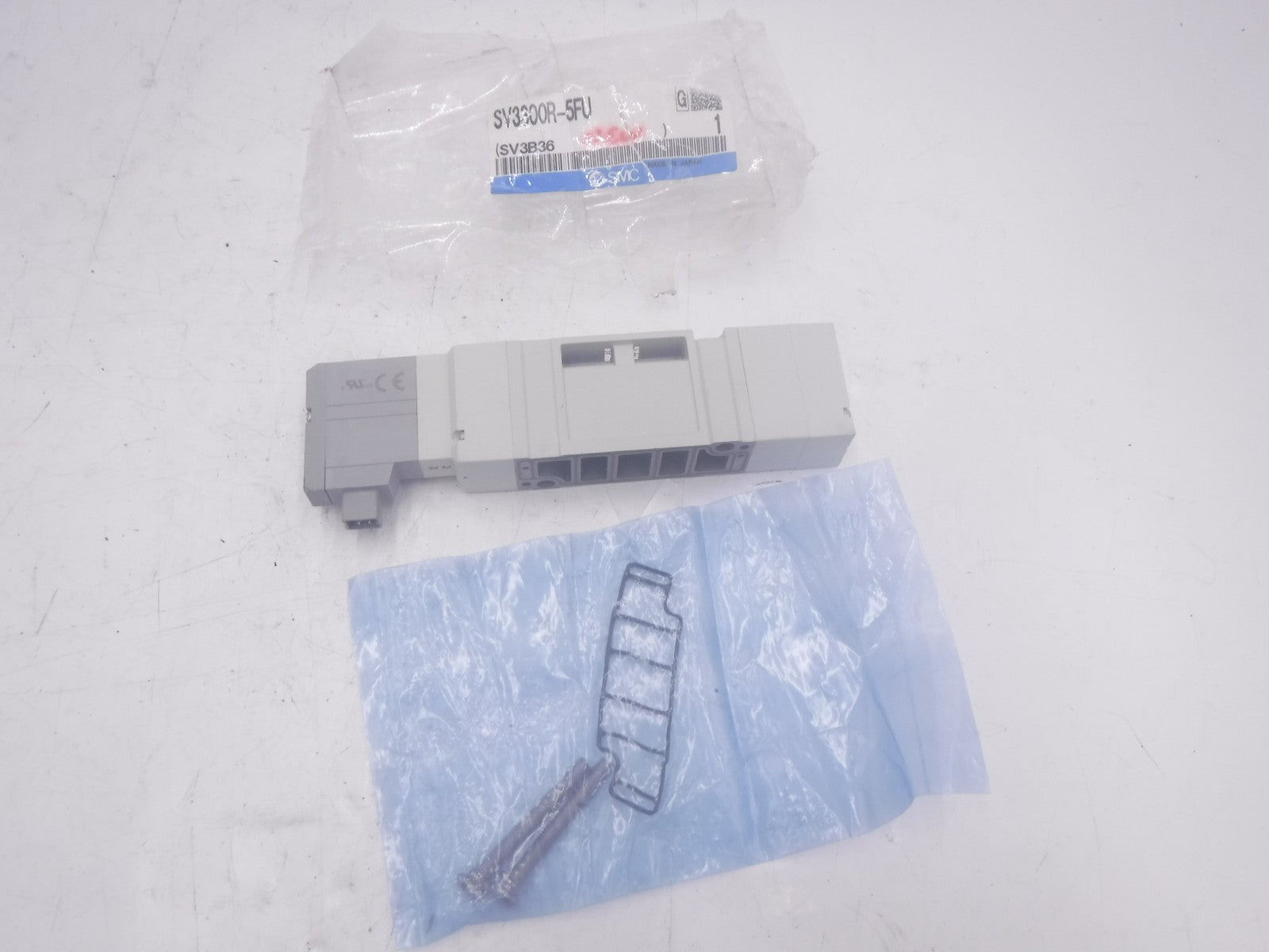 SMC Pneumatics 4/5 Port Valve Series SV3000 SV Solenoid Valve SV3300R-5FU