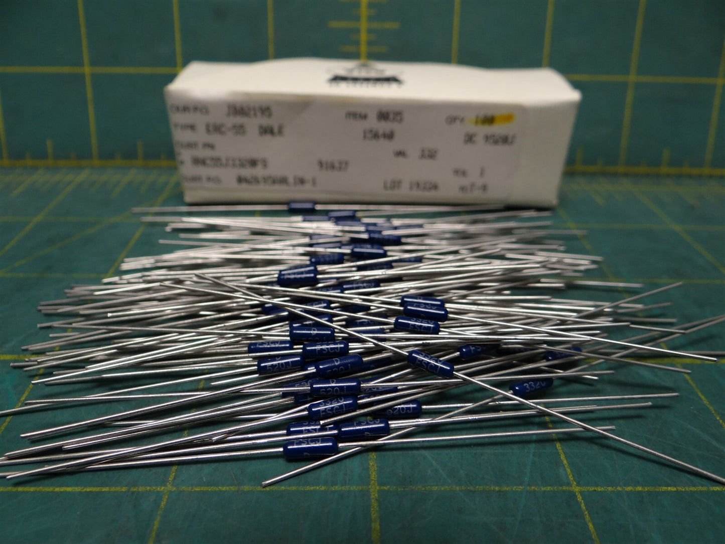 (100) Vishay / Dale RNC55J3320FS Metal Film Resistor 1/8watt 332ohms 1% 25ppm