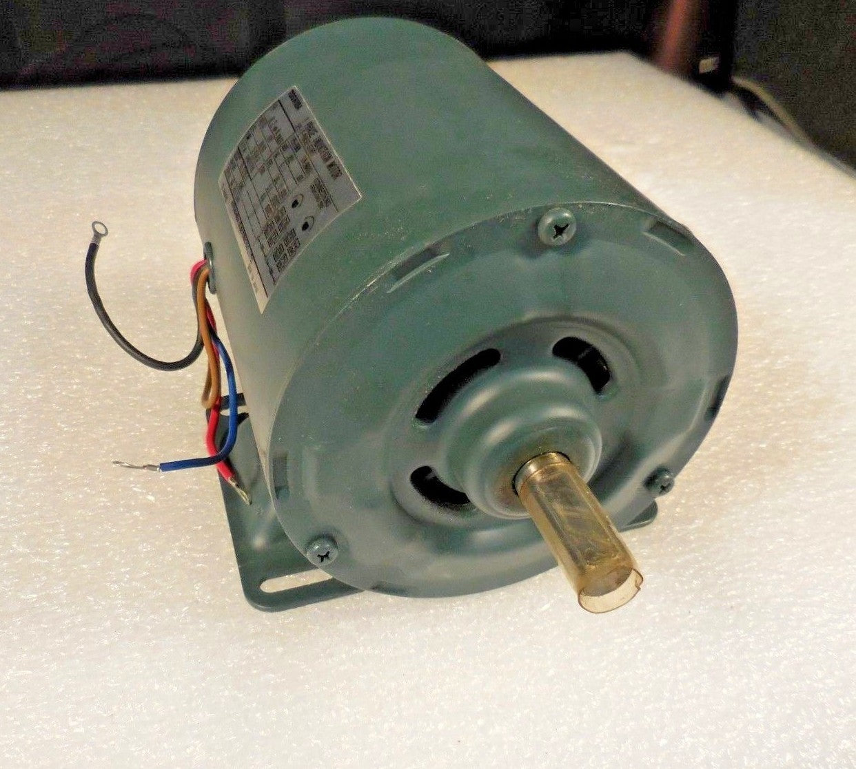 Toshiba SIK-DBKK8 1-Phase Induction Motor (0.2kW, 4-Poles, 100V, 50/60Hz)