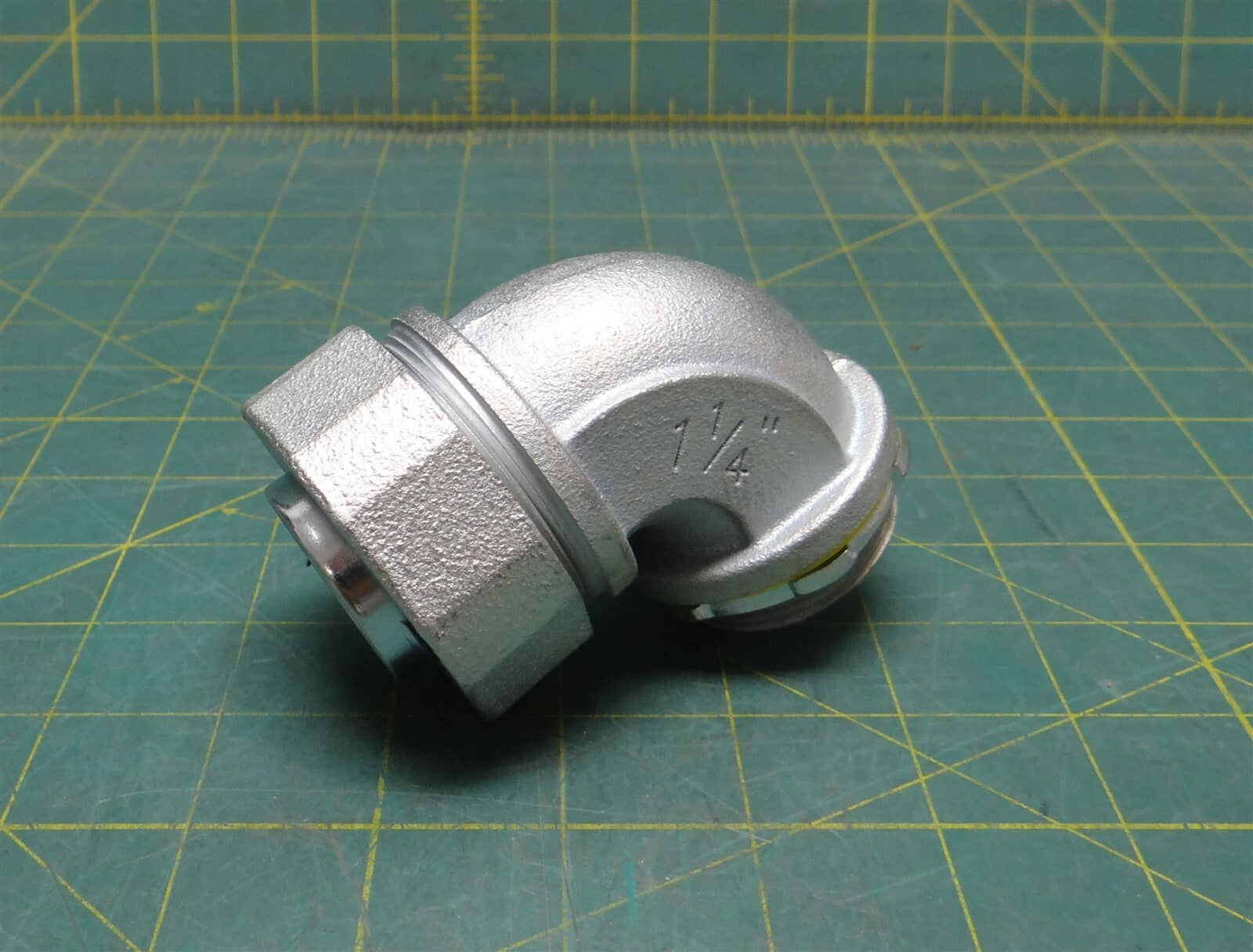 1-1/4" Liquid Tight Malleable Iron 90° Elbow Connector 3.75"L x 3.75"H x 1.25"W
