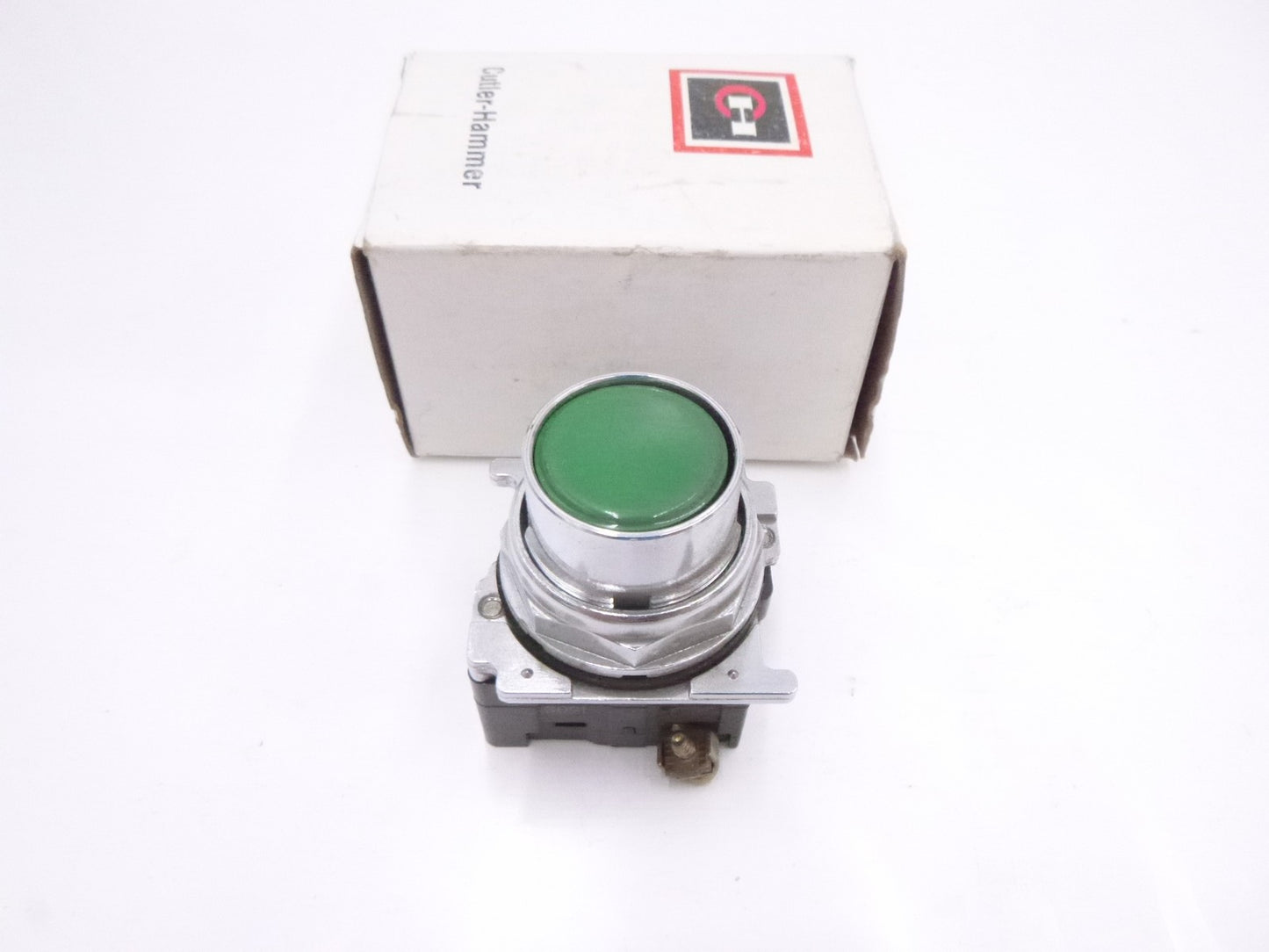 Eaton Cutler-Hammer 10250T102-51 Oil/Watertight Pushbutton Green 30.5mm