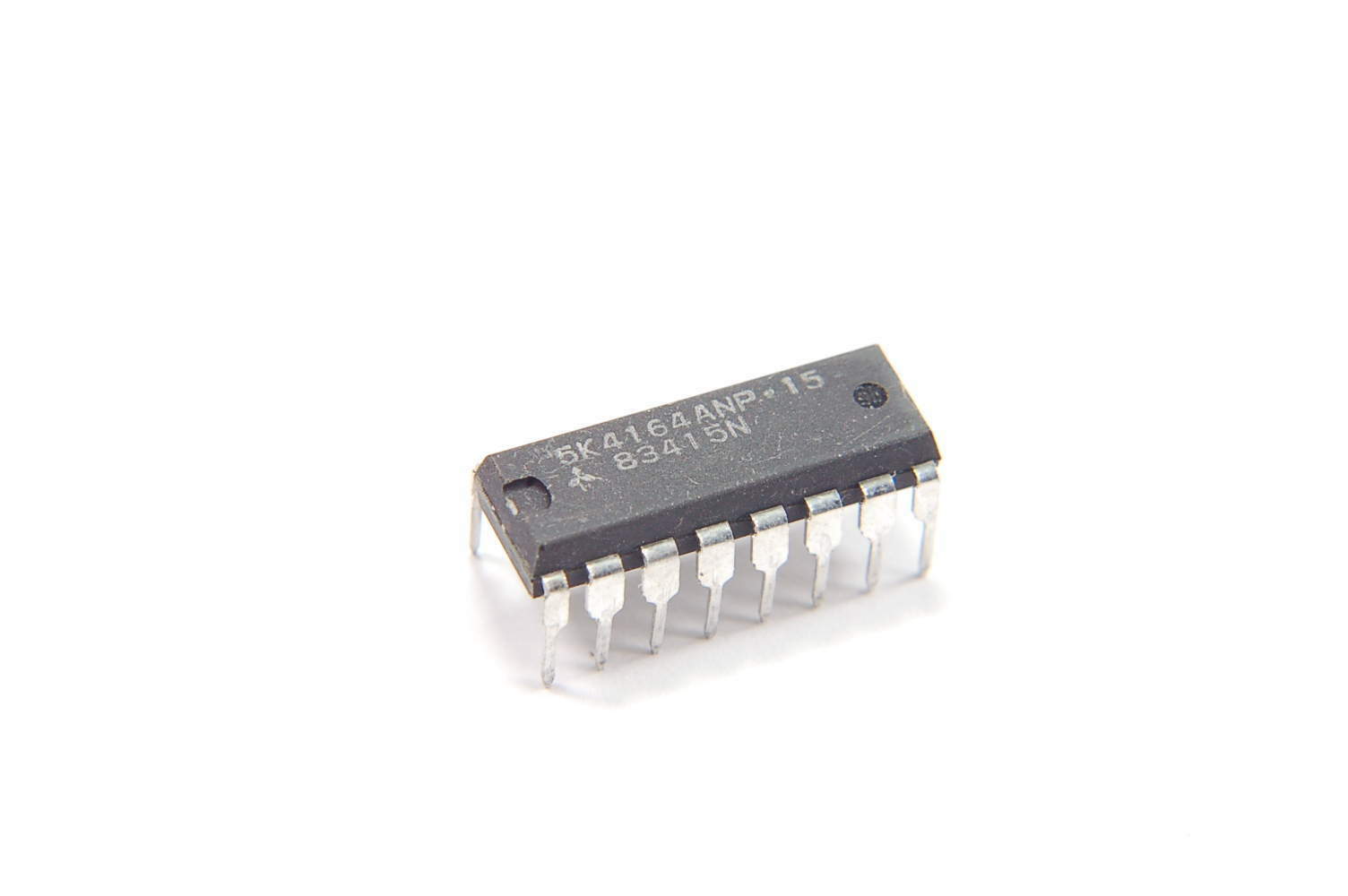 Lot of 4  MITSUBISHI - M5K4164ANP-15 - IC, Memory. 65,536 word x 1 Bit DRAM New
