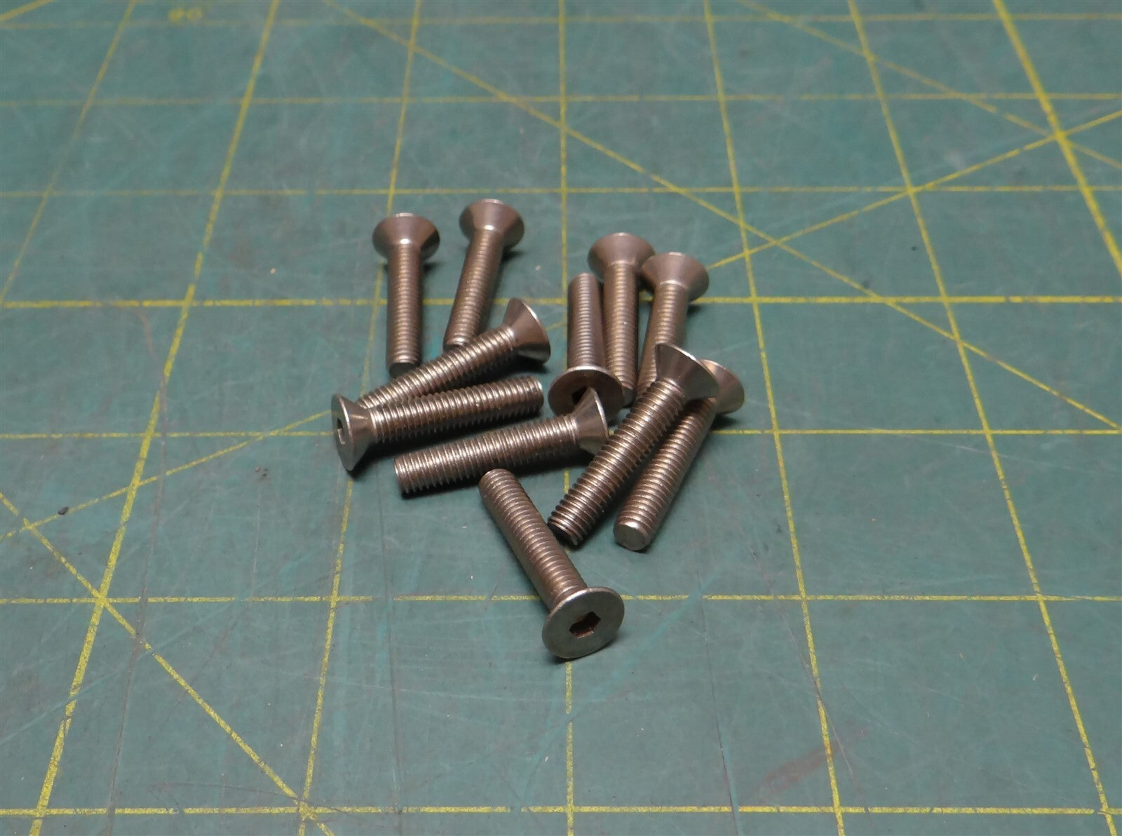 (Lot of 11) 10-32 x 1" Length Passivated 316 Stainless Steel Hex Flat Head Screw