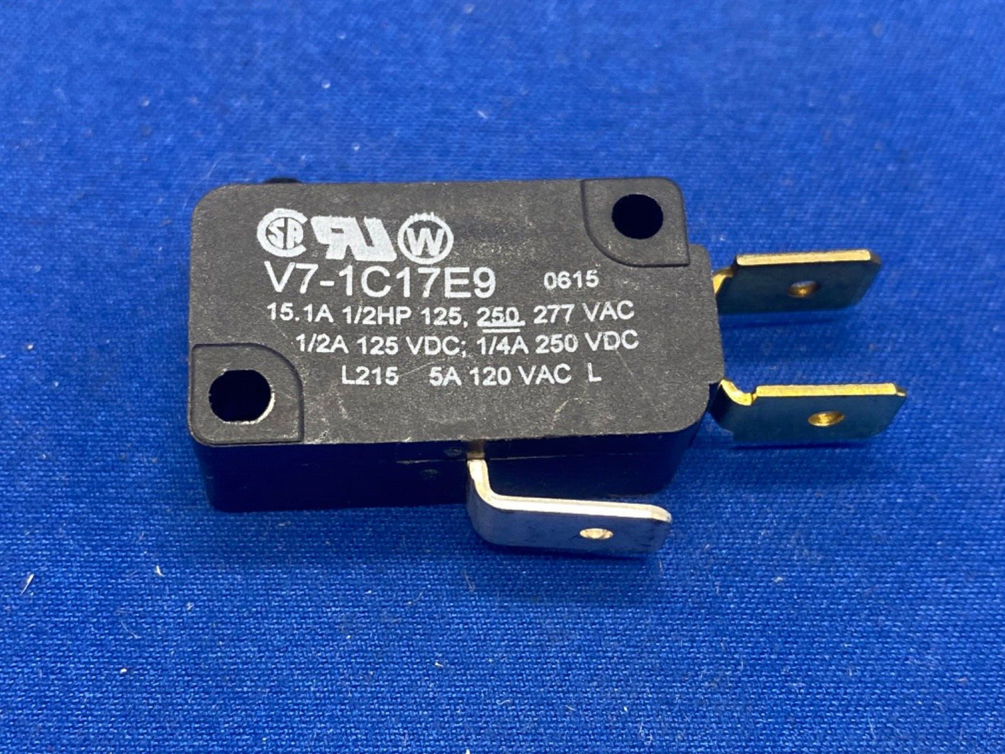 MicroSwitch V7-1C17E9, 317075 plunger type with spade lug male, or solder