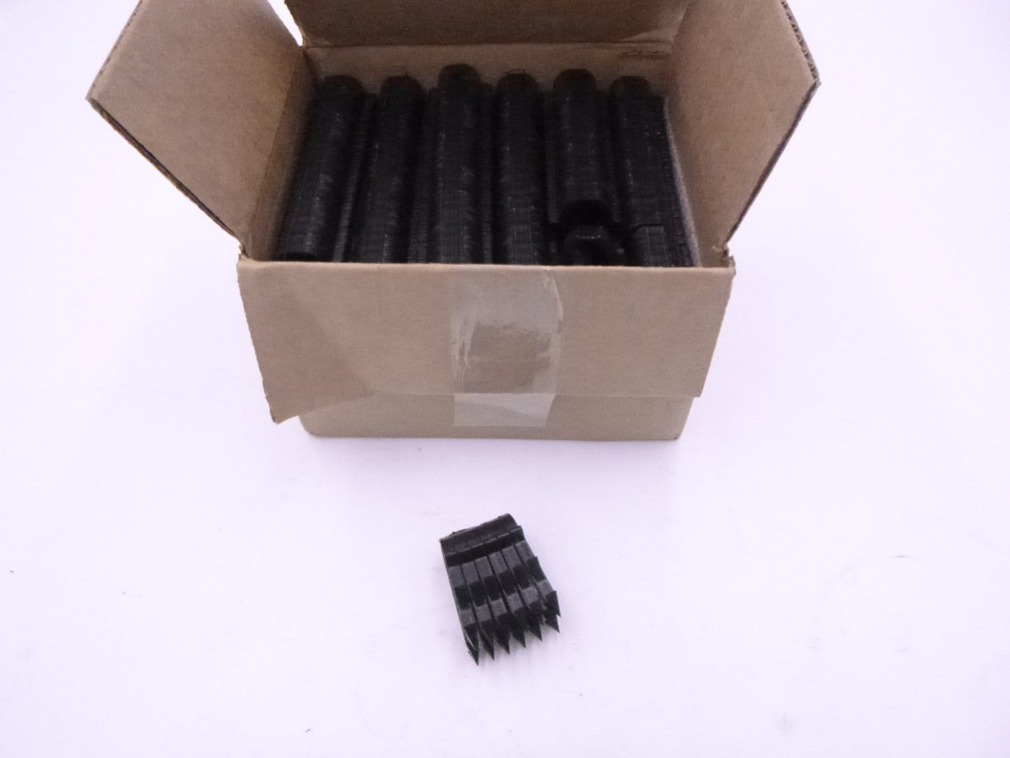 300 Pack MALCO FBS2BX Foamboard Staples 2-1/2" Leg Length