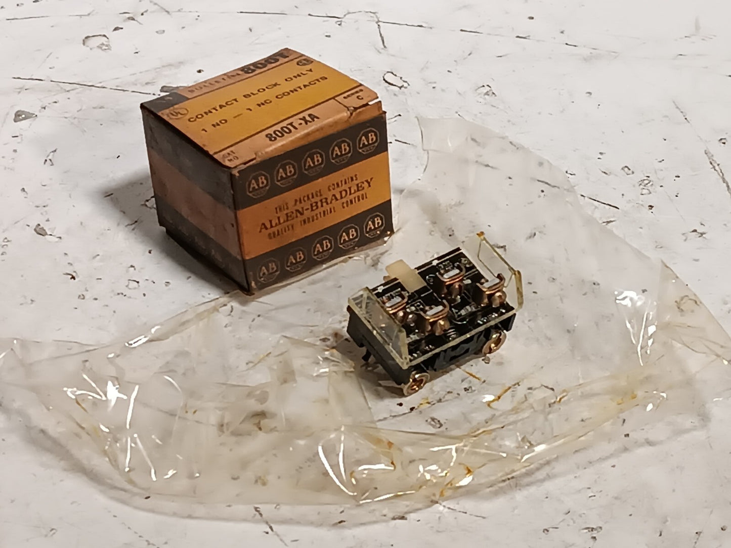 Pair of Allen-Bradley 800T-XA Shallow Contact Block Series C In Original Box