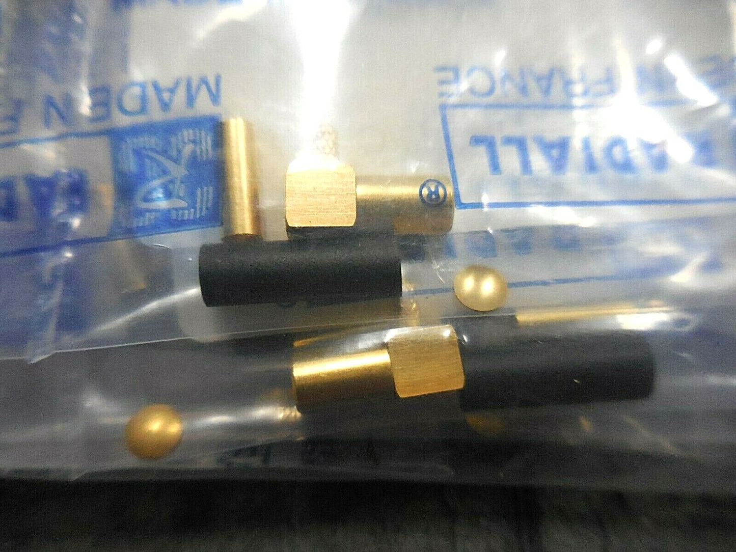 Radiall 03.0403.012A RF Coaxial, Smb Plug, R/A, 50 Ω, Crimp Assembly (Lot of 10)