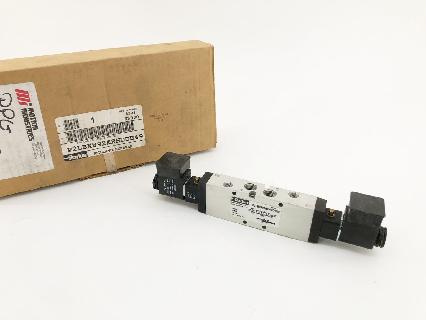 New Parker P2LBX892EEHDDB49 Pneumatic Valve 24VDC 1/4" NPT