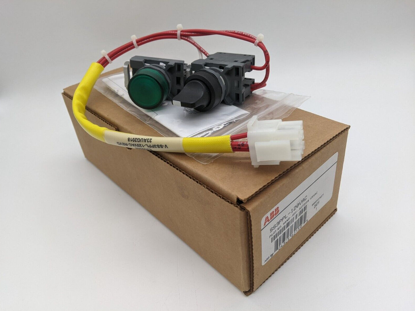ABB SS3PPL-120VAC Pilot Kit V-SS3PPL-120VAC HAND-OFF-AUTO/ON Green Light Switch