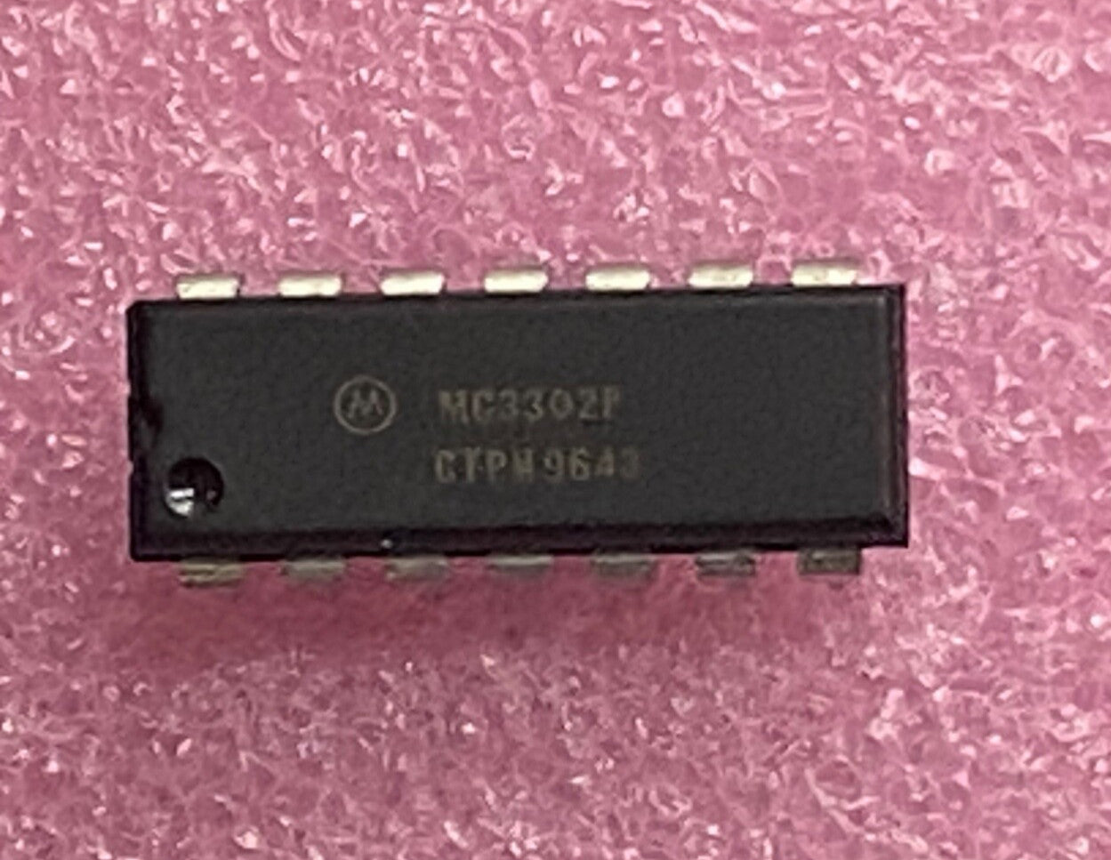 Motorola MC3302P quad single supply comparators Integrated Circuit
