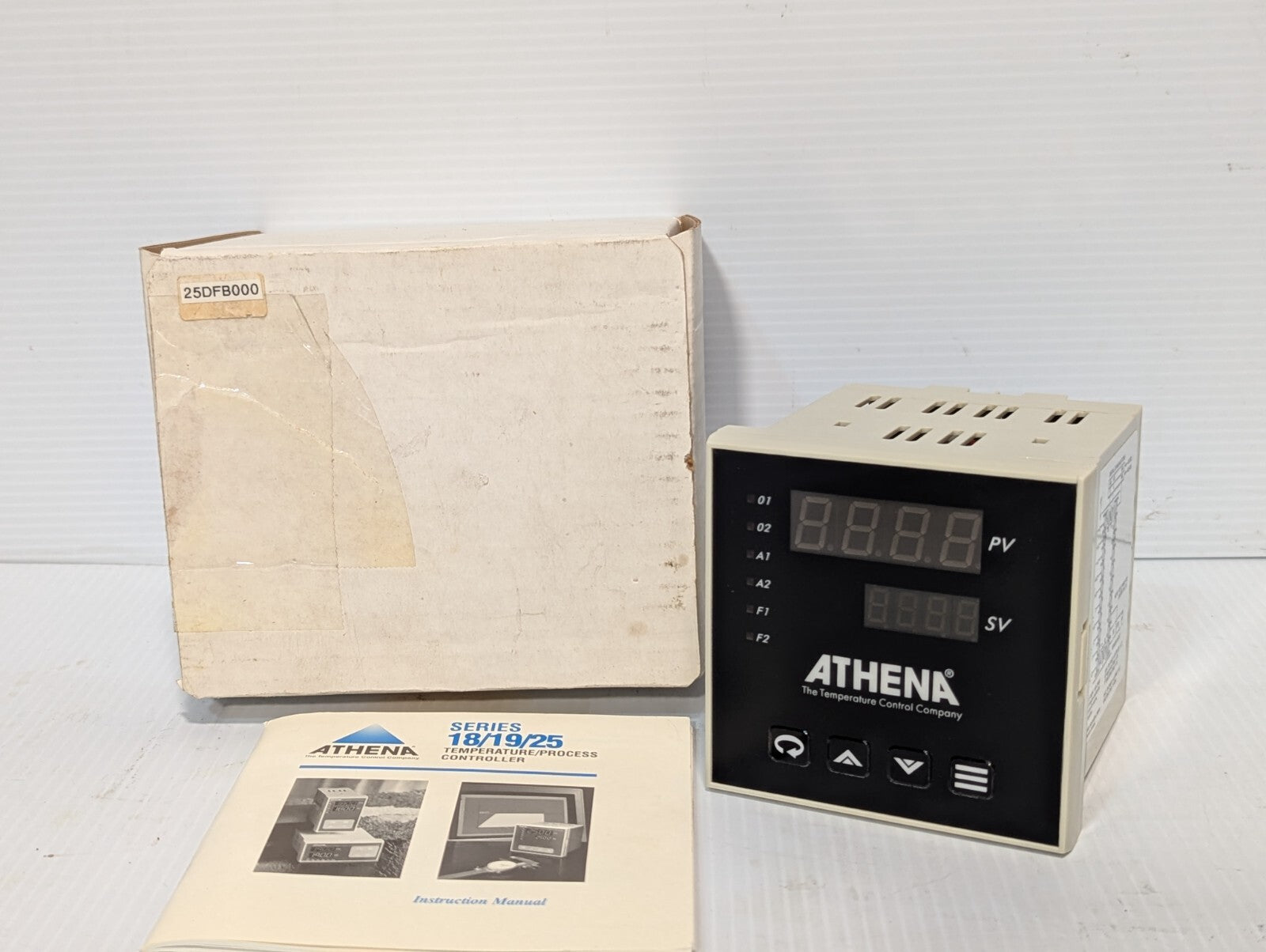NEW Athena Controls 25DFB000 Temperature Control, -199-450 F