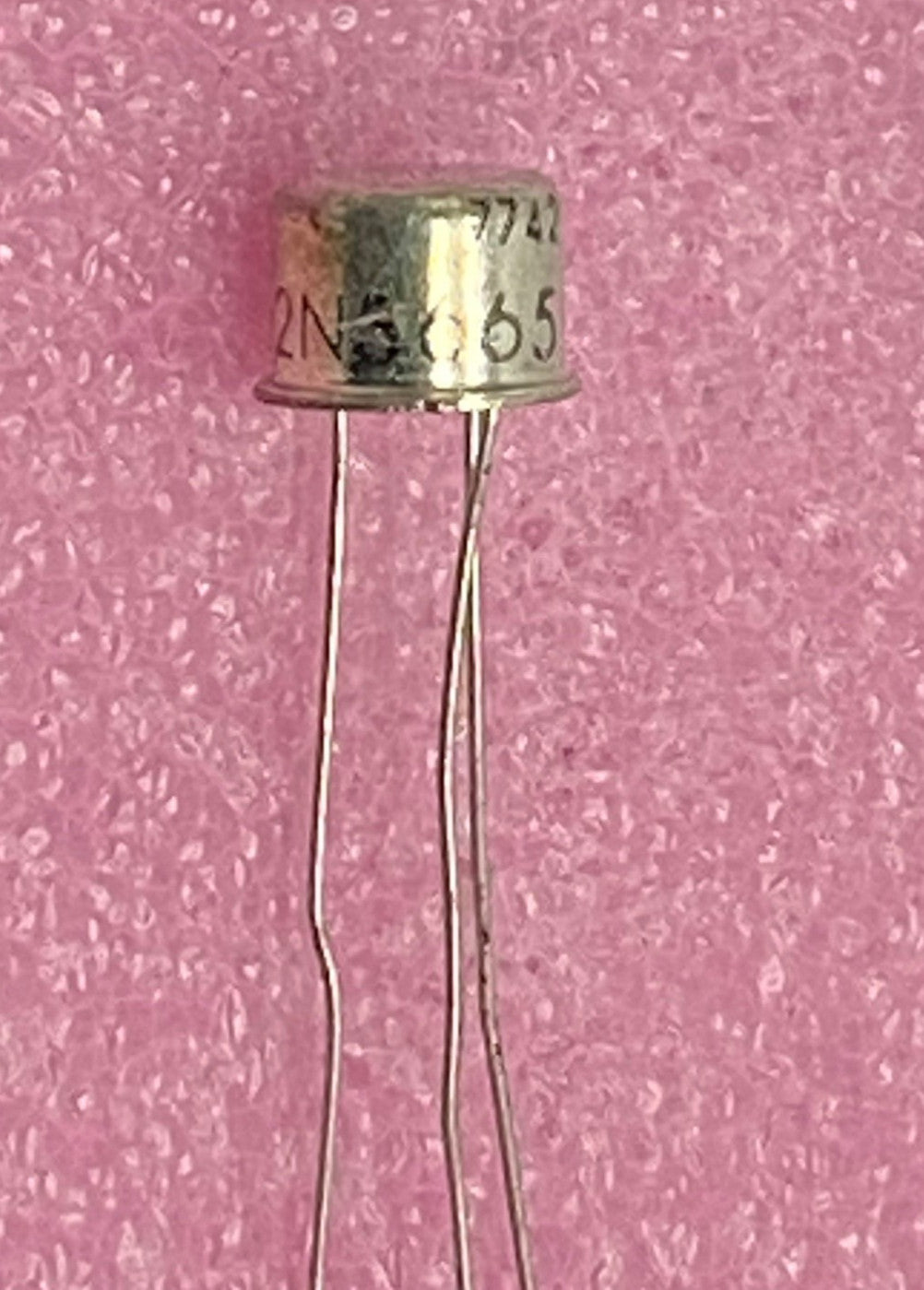 SignetIcs 2N3665 transistor NPN-Si AF pre-amp/driver TO-39
