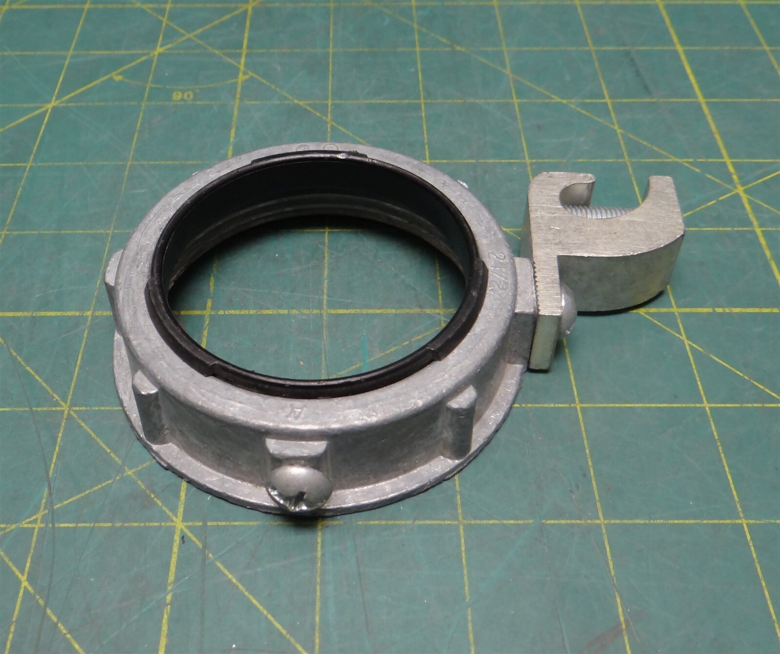 2-1/2" Zinc Die Cast Insulated Throat Grounding Bushing w/ C-Clamp Grounding Lug