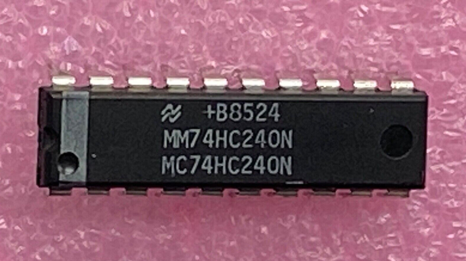 National MM74HC240N/MC74HC240N buffer inverting 2 element 4 bit Integrated Circ
