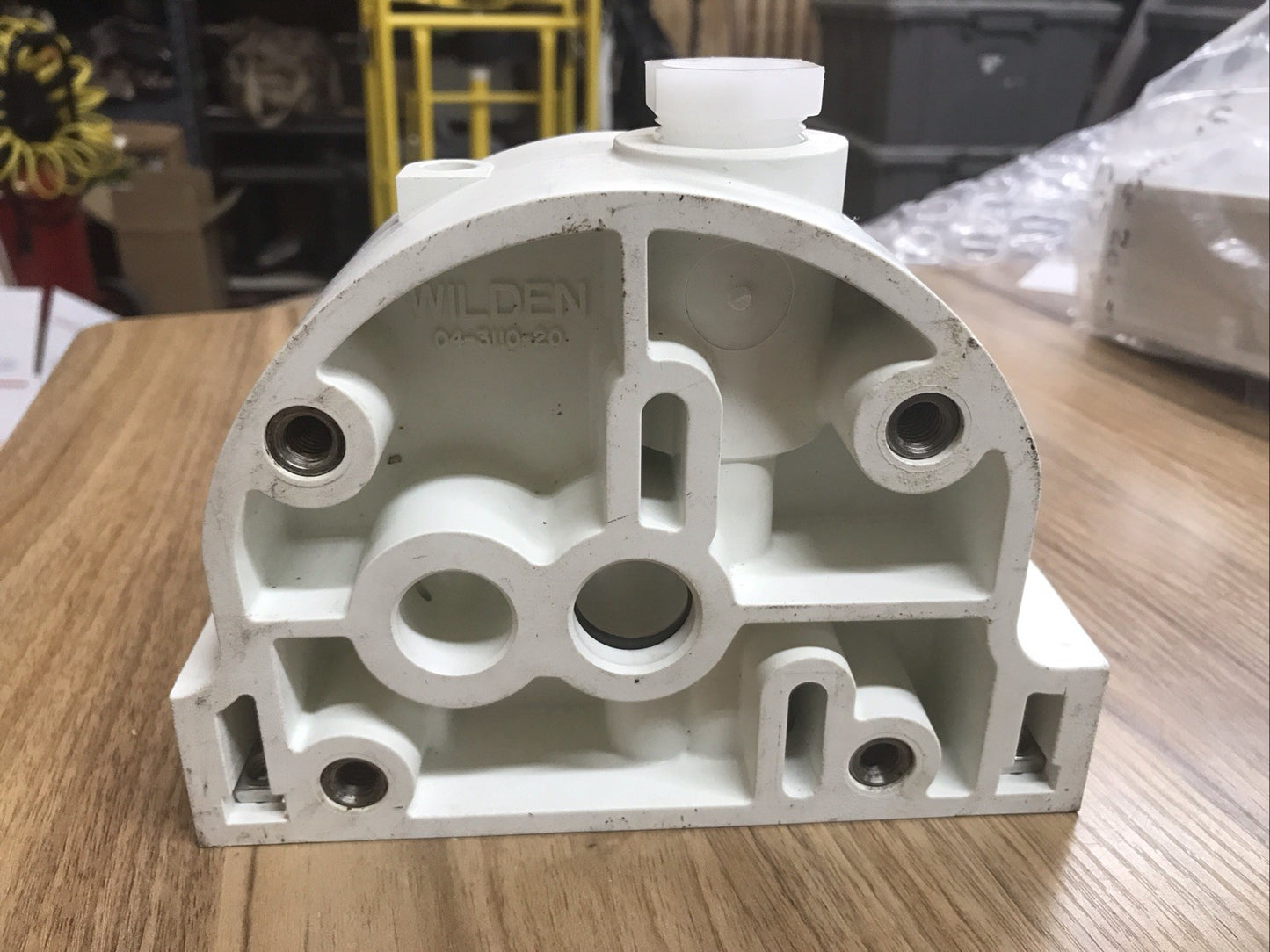 Wilden 04-3110-20 Center Section Block P4 P8 Pump Pumps Rebuild Part