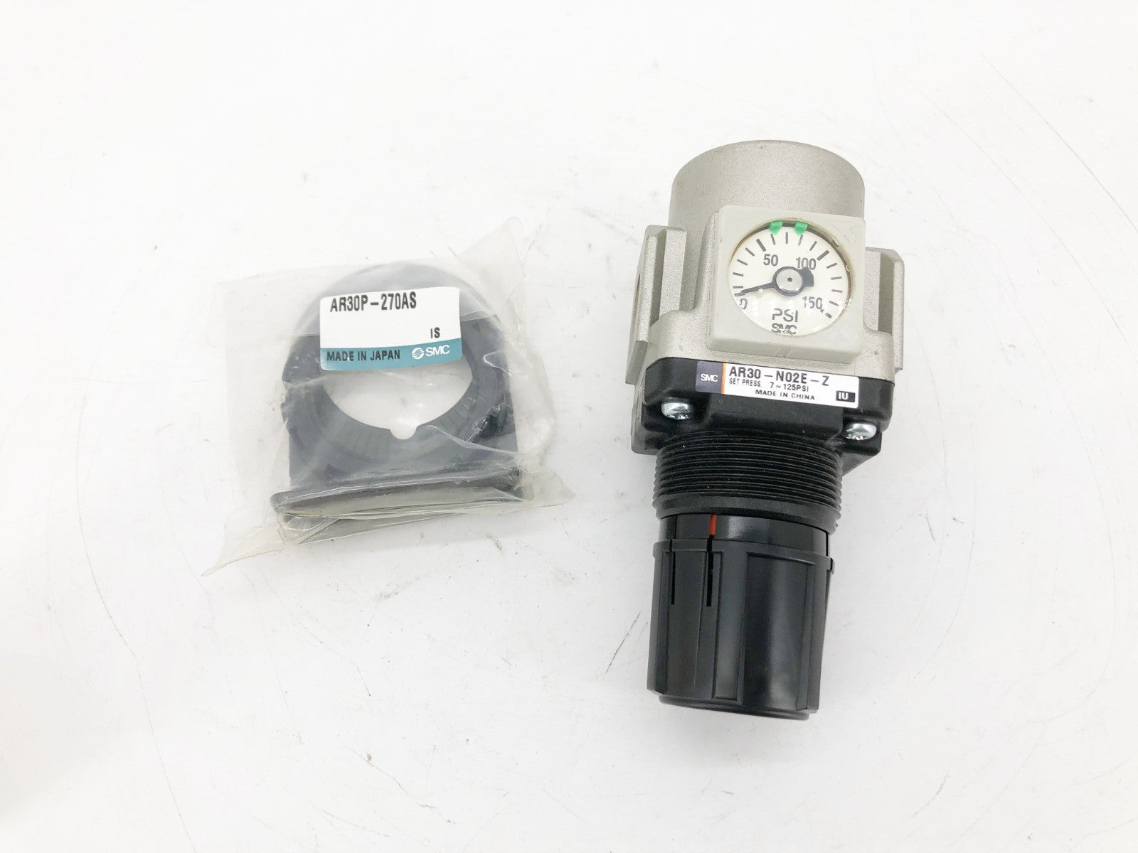 New SMC AR30-N02E-Z Regulator Set Pressure: 7-125psi 1/4" NPT - No Box