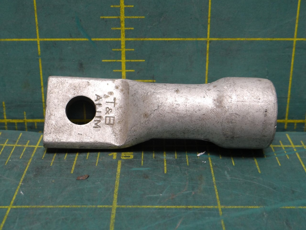 T&B Aluminum 1-Hole Straight Short Barrel Compression Lug for #1/0 Stranded Wire