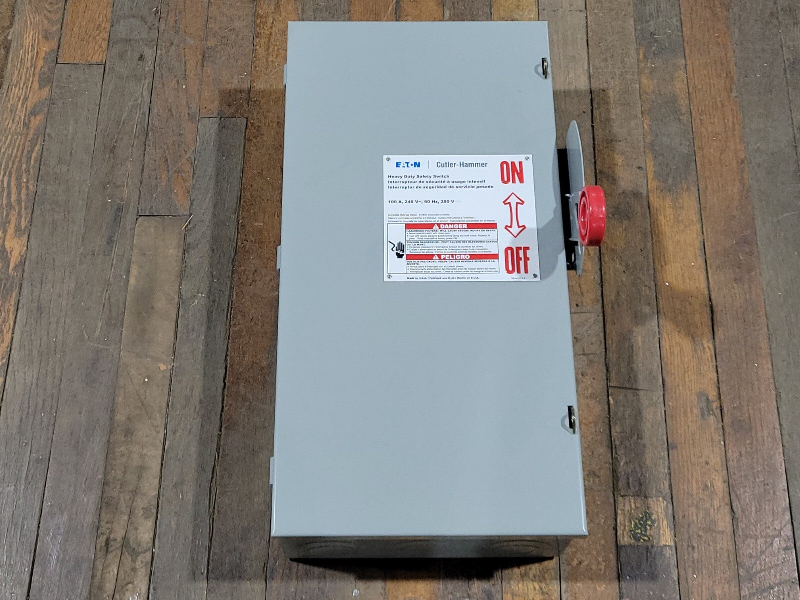 Eaton DH323FGK Fusible Safety Disconnect Switch 100A 240VAC 250VDC 3P 3PH Type 1