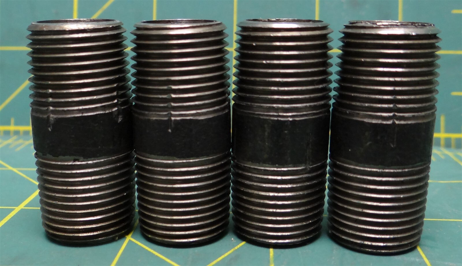 (4) 1/2" OD x 1-1/2" L Black Steel MNPT Pipe Nipple, Fitting, Connector 