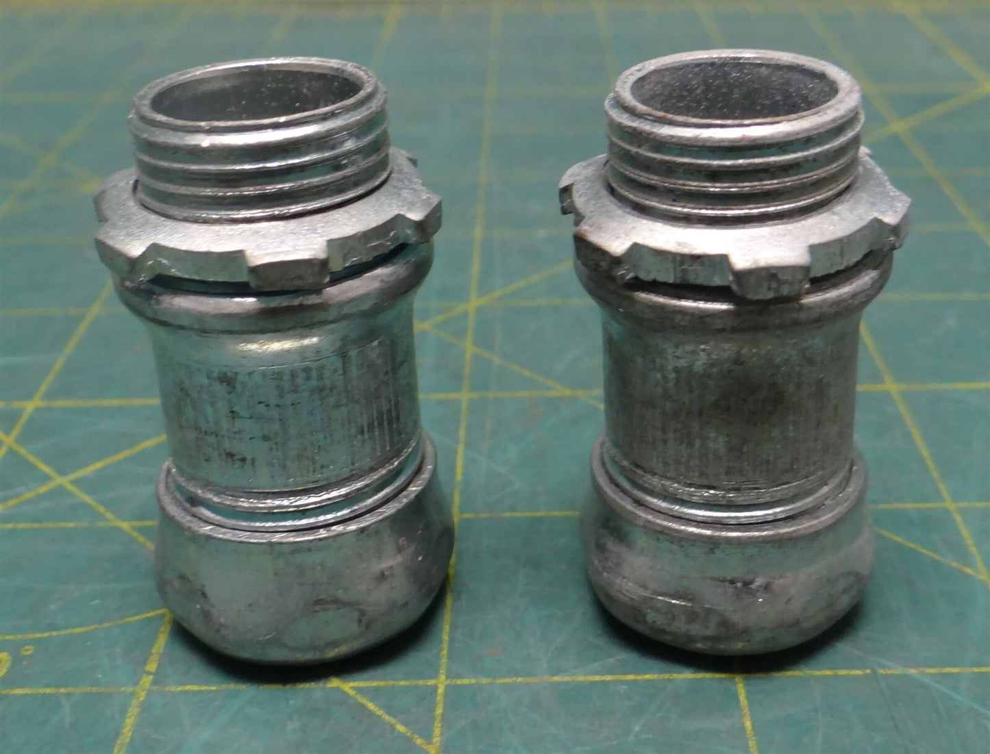 (Pack of 2) 1/2 x 1/2 in. Zinc Coated Steel Compression EMT Conduit Connector