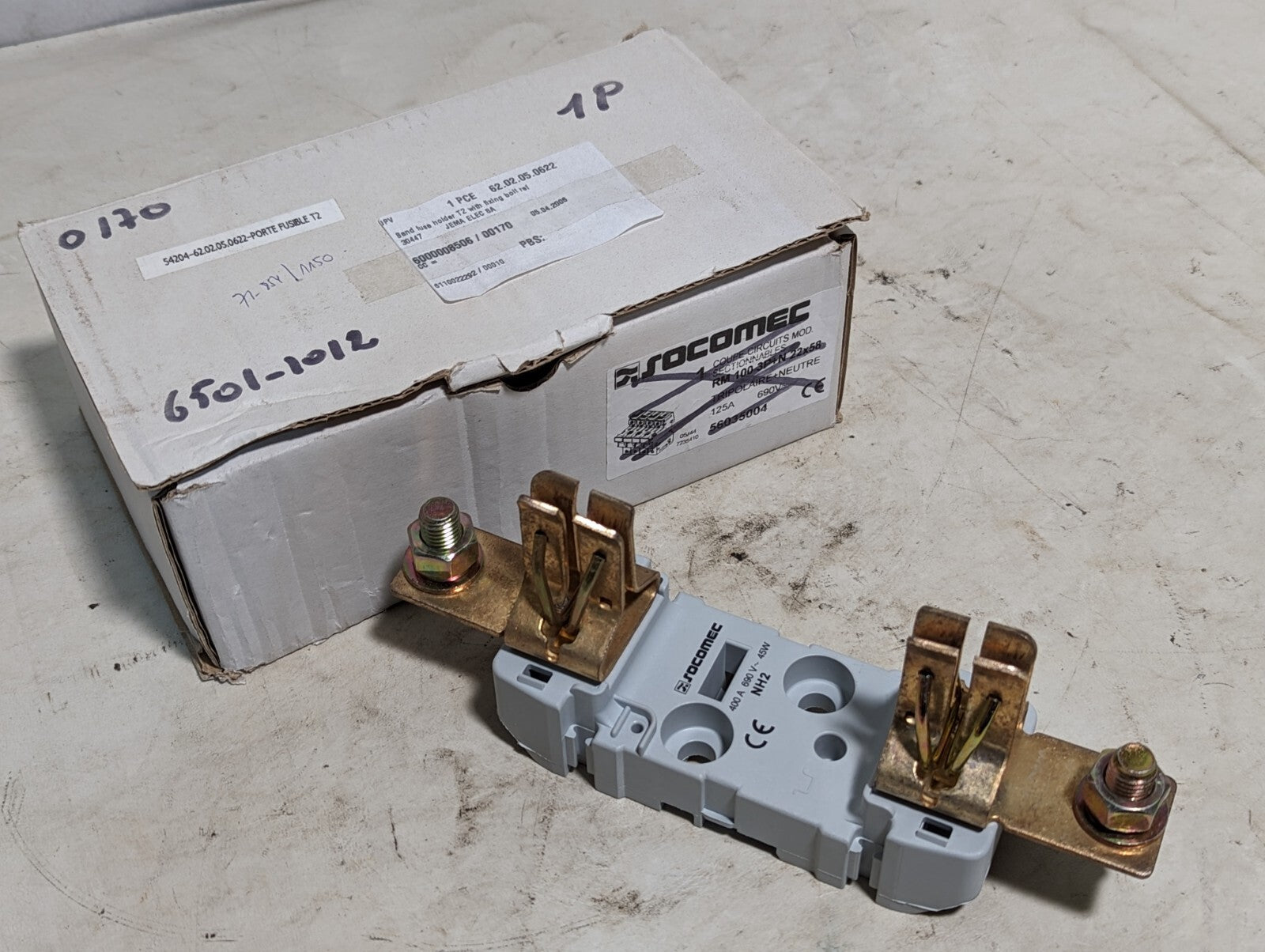 Socomec NH2 fuse base, 400A, 690VAC, 45W