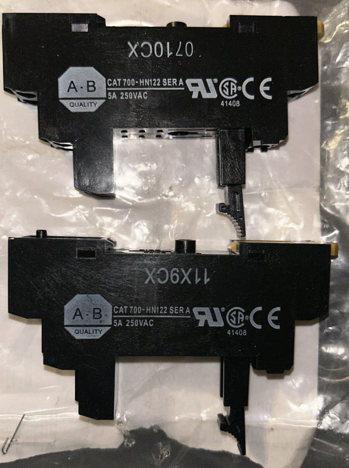 *QTY 2* ALLEN-BRADLEY CAT 700-HN122 SER A 250VAC RELAY SOCKET. NEW!    T3