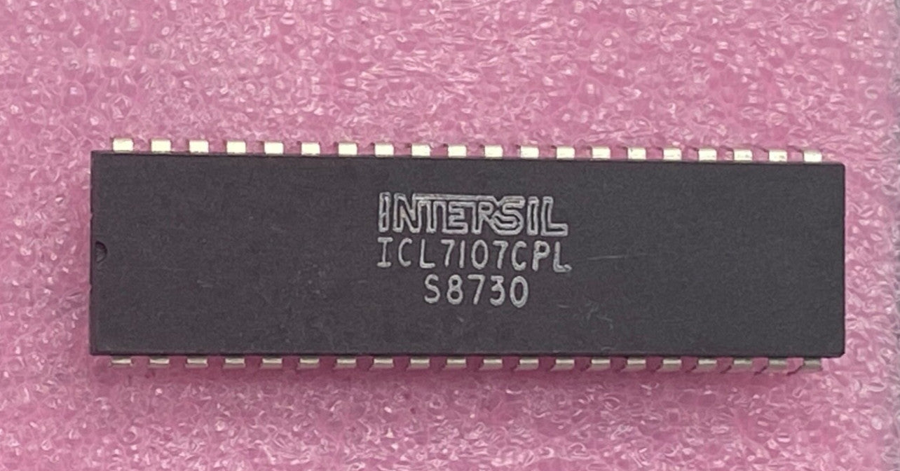Intersil ICL7107CPL 3-1/2 digit A/D converter integrated circuit 40 pin dip
